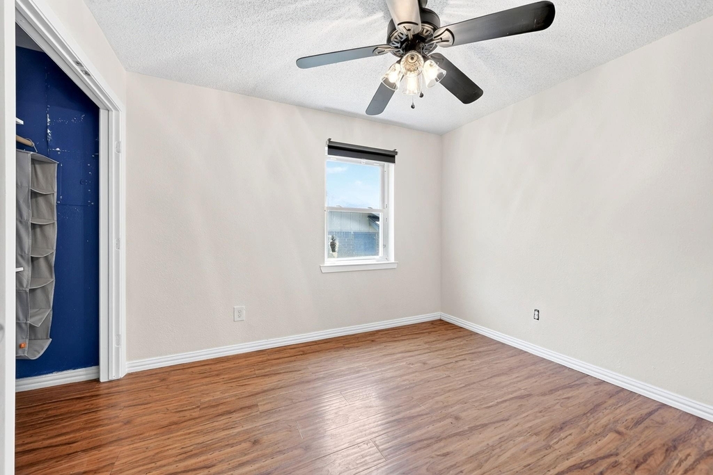 505 Whittle Way - Photo 8