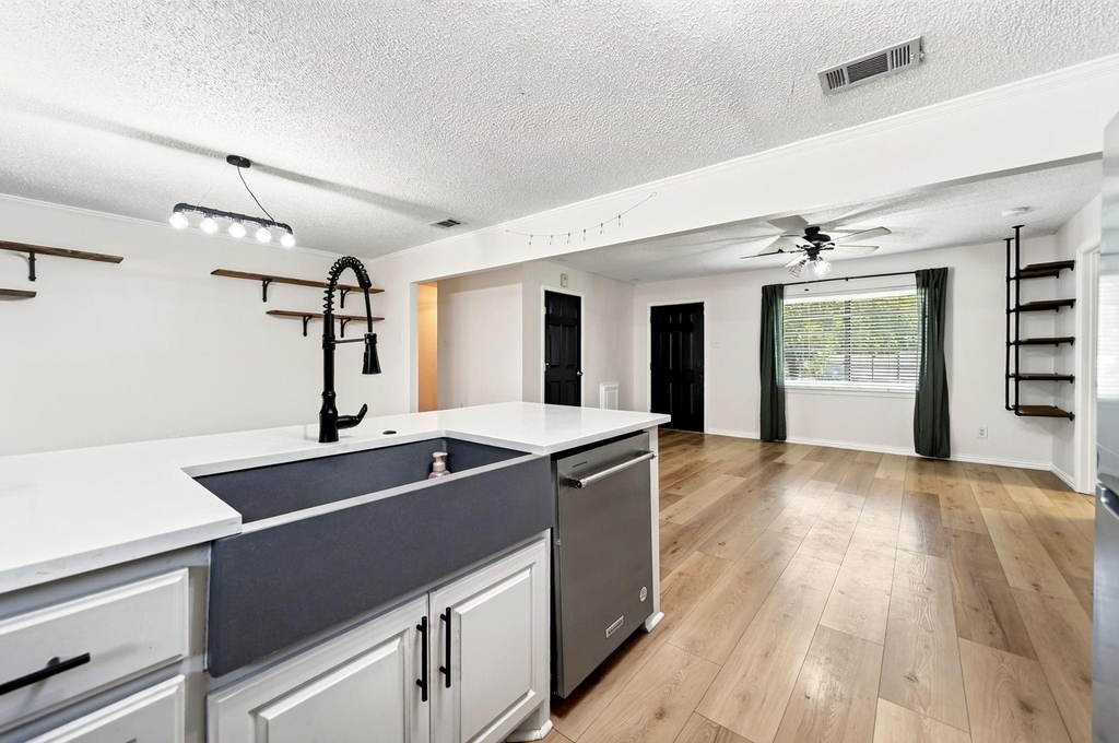 505 Whittle Way - Photo 24