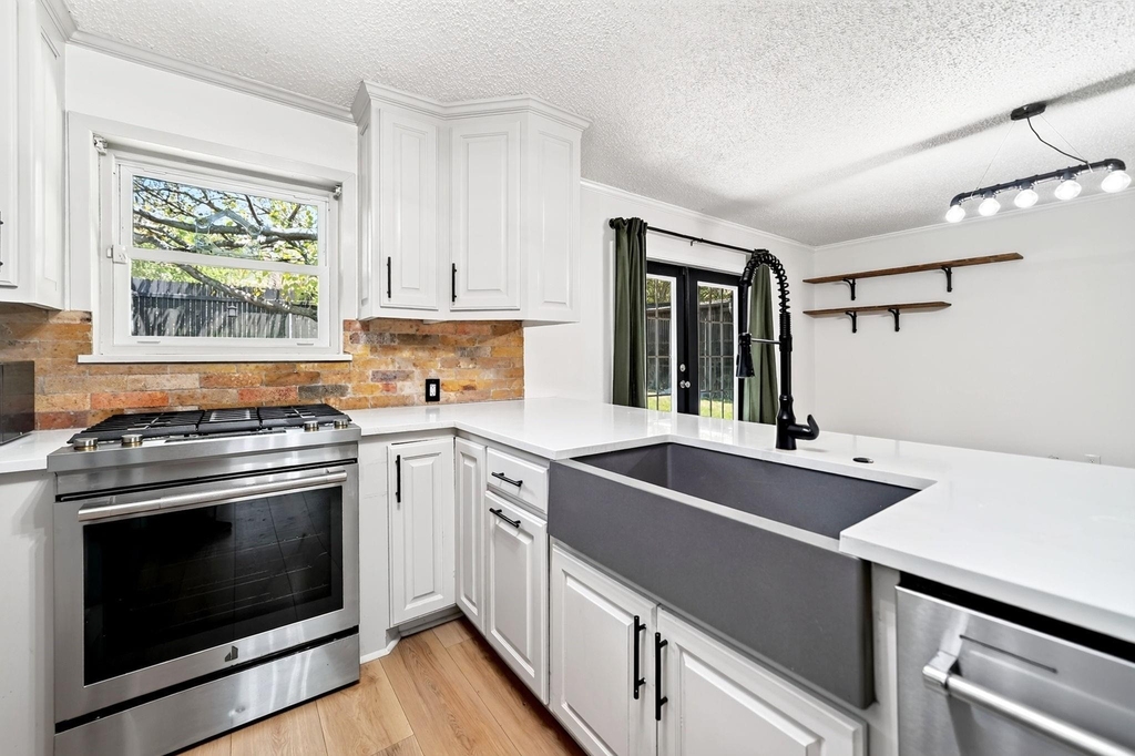 505 Whittle Way - Photo 23