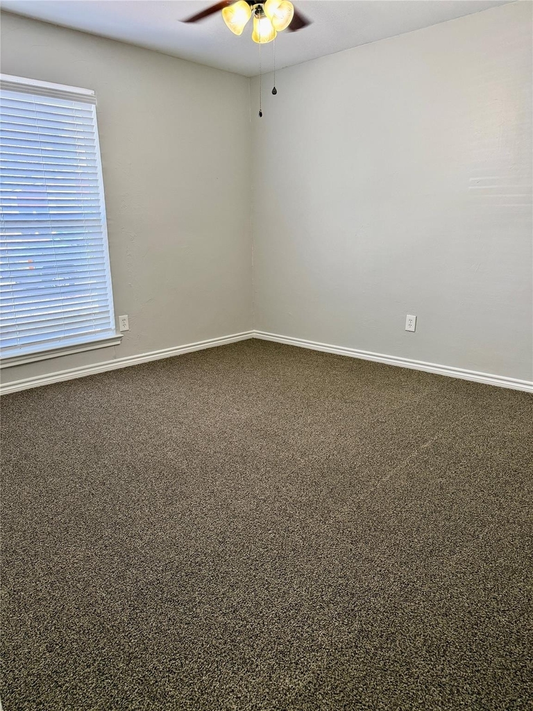 5312 Queens Court - Photo 12