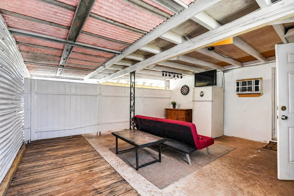 3017 Buckley Avenue - Photo 7