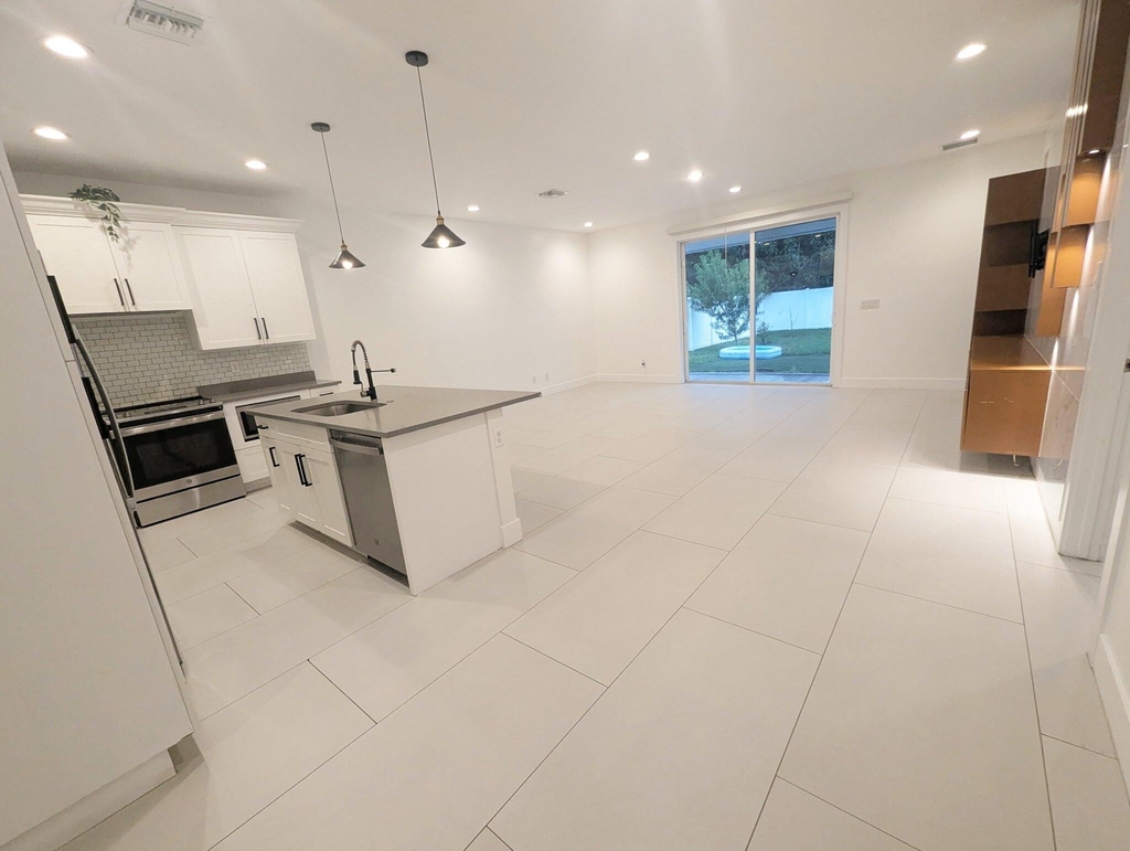 6872 Australian Street - Photo 8