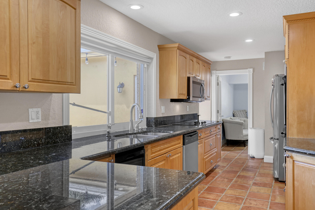 2100 Ne 30th Street - Photo 19