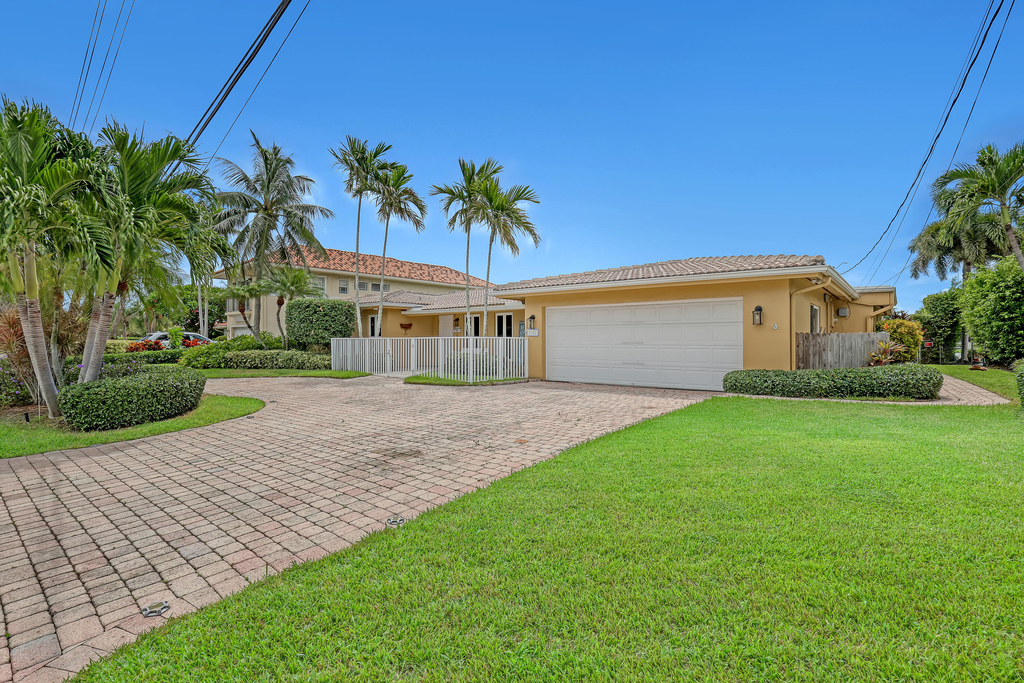 2100 Ne 30th Street - Photo 0