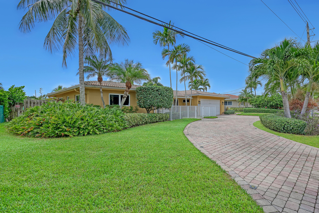 2100 Ne 30th Street - Photo 2