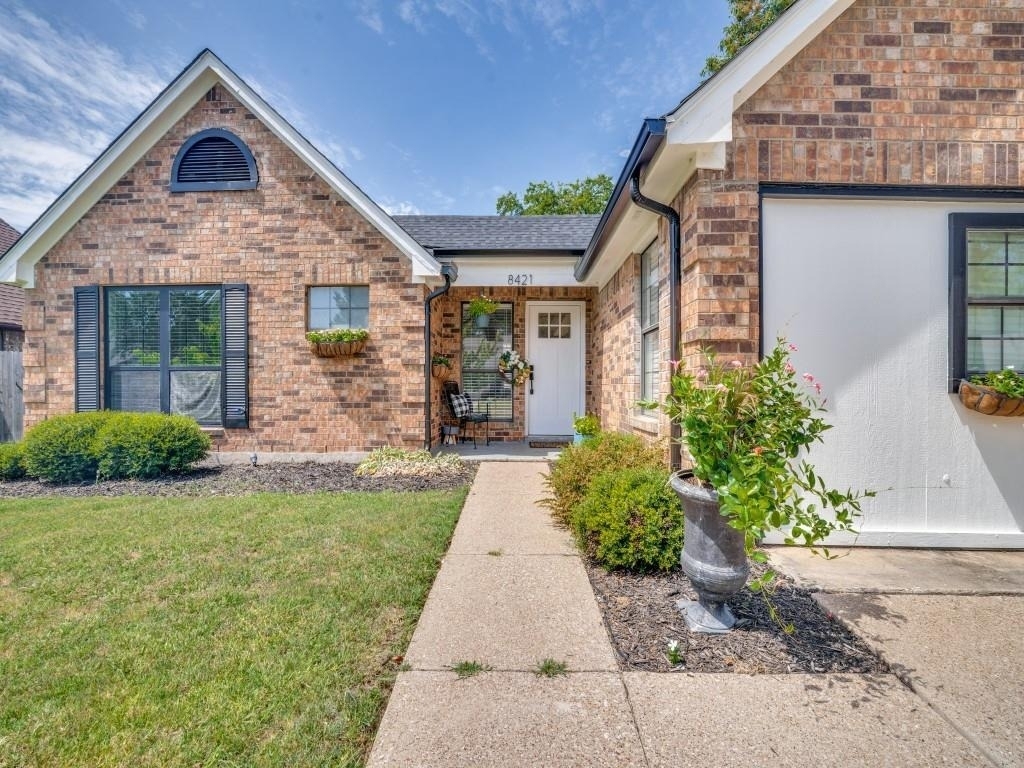 8421 Liberty Lane - Photo 2