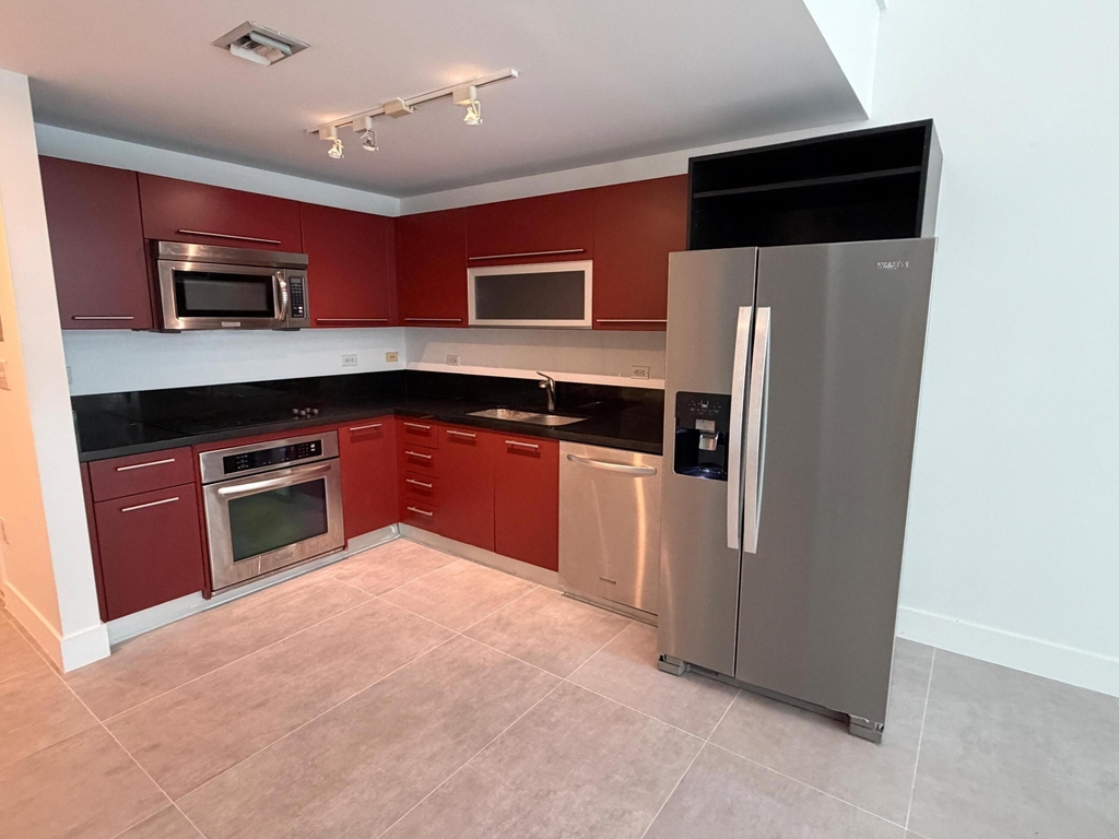 244 Biscayne Boulevard - Photo 6