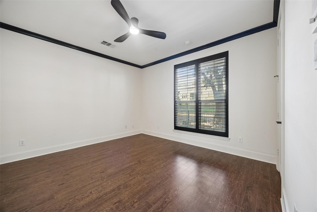 4039 Holland Avenue - Photo 2