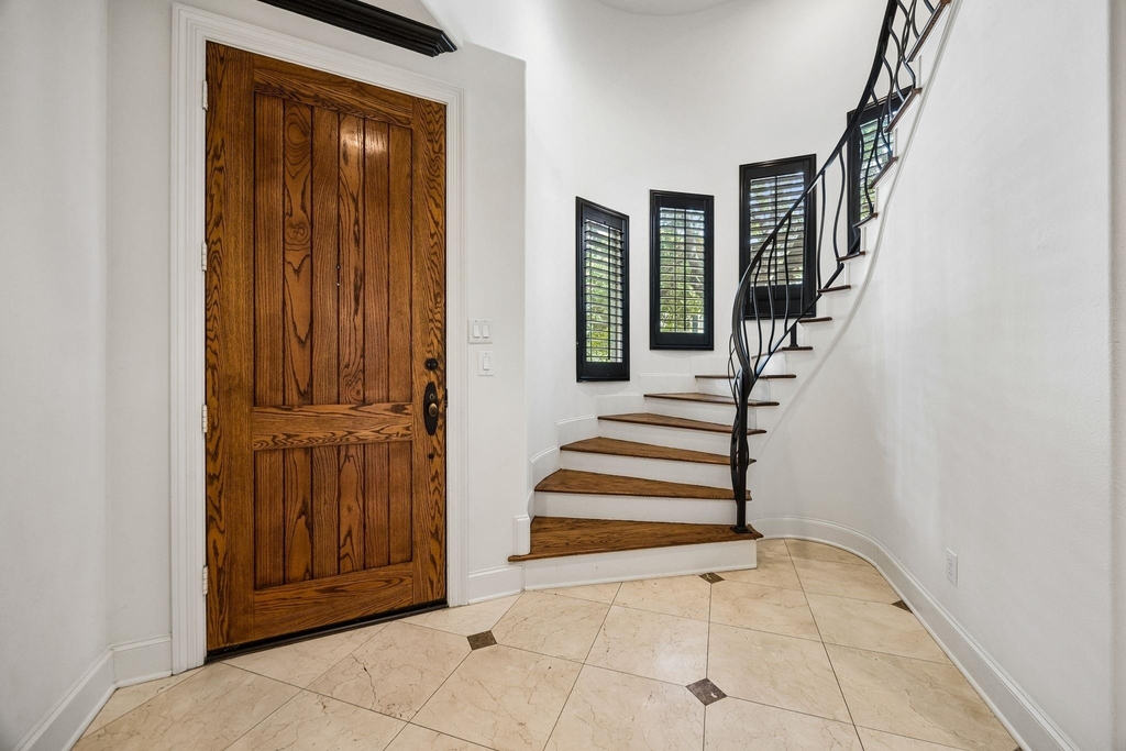 4039 Holland Avenue - Photo 1