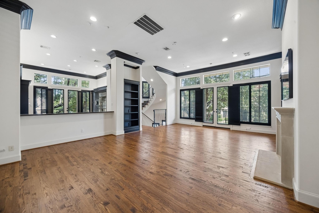 4039 Holland Avenue - Photo 3