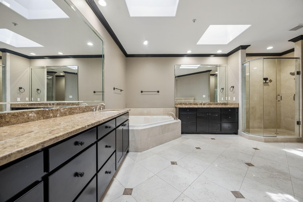 4039 Holland Avenue - Photo 10