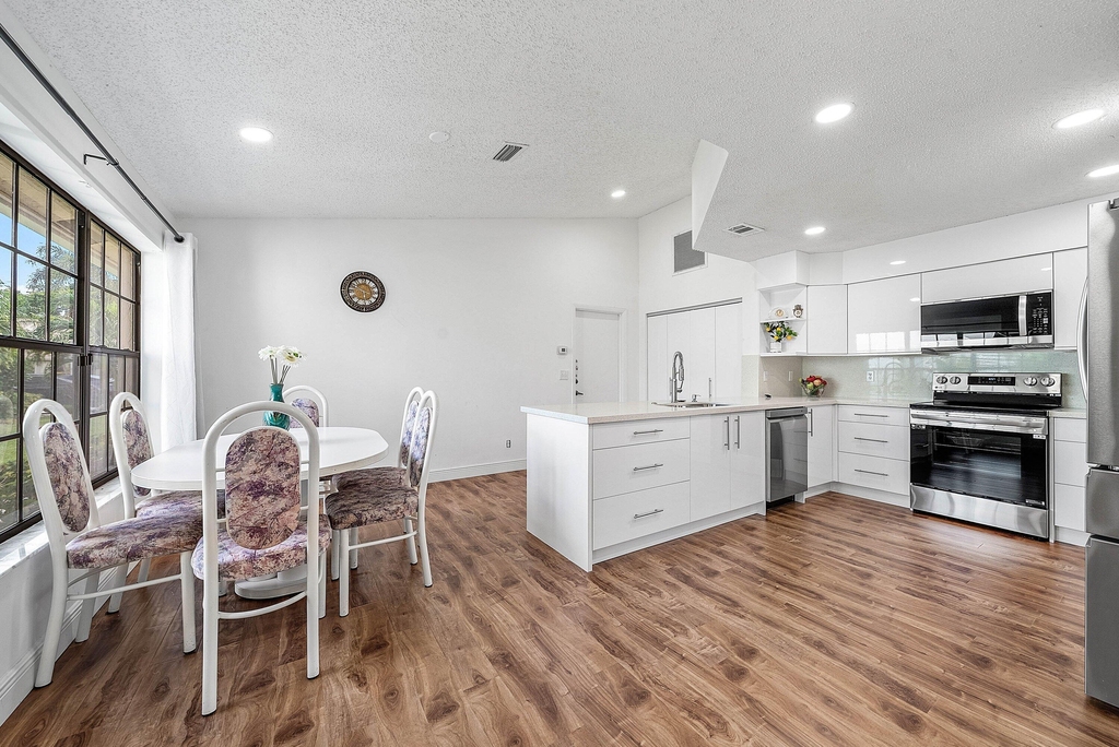 4830 Brighton Lakes Boulevard - Photo 7