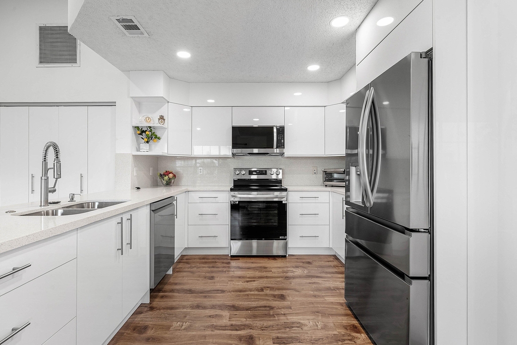4830 Brighton Lakes Boulevard - Photo 8