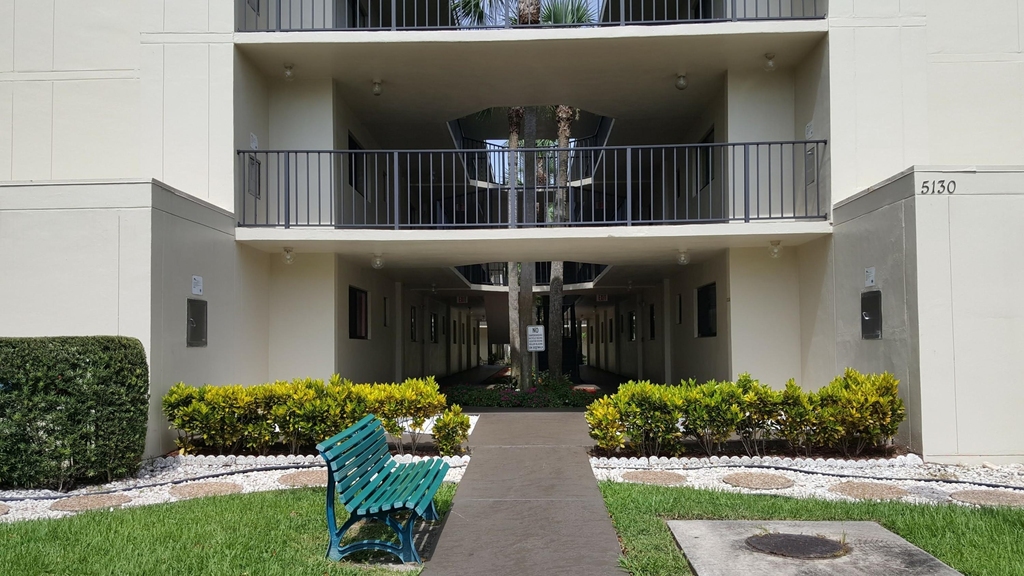 5130 Las Verdes Circle - Photo 0