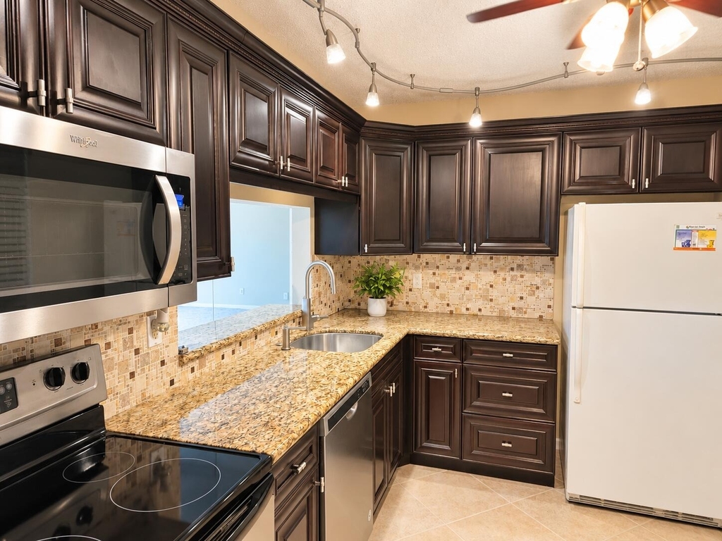 5130 Las Verdes Circle - Photo 16