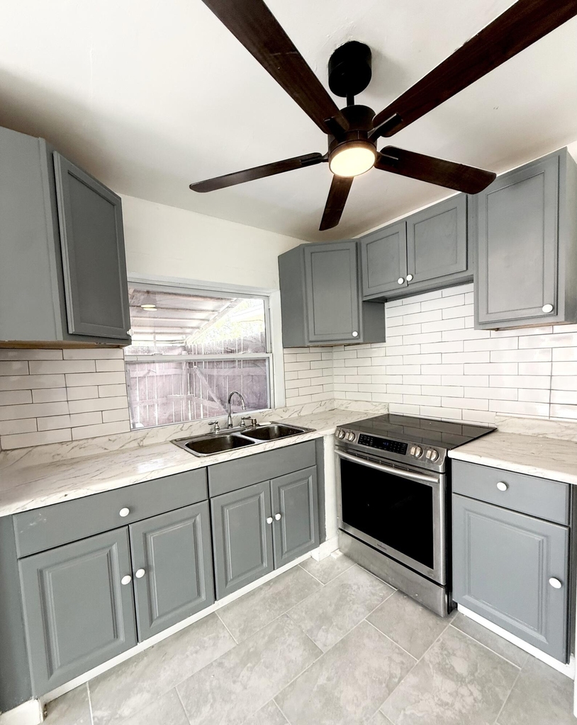 3100 Nw 4th Avenue - Photo 0