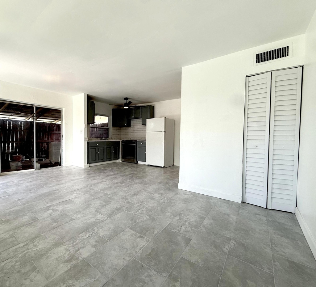 3100 Nw 4th Avenue - Photo 1