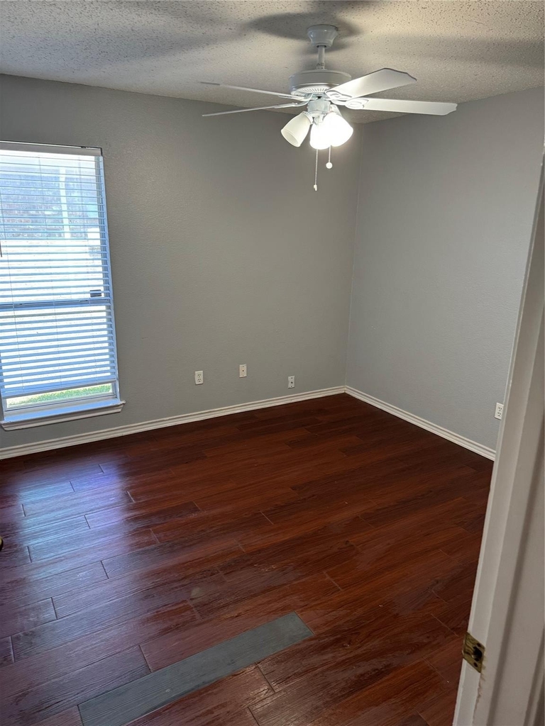 1025 Boardwalk Street - Photo 8