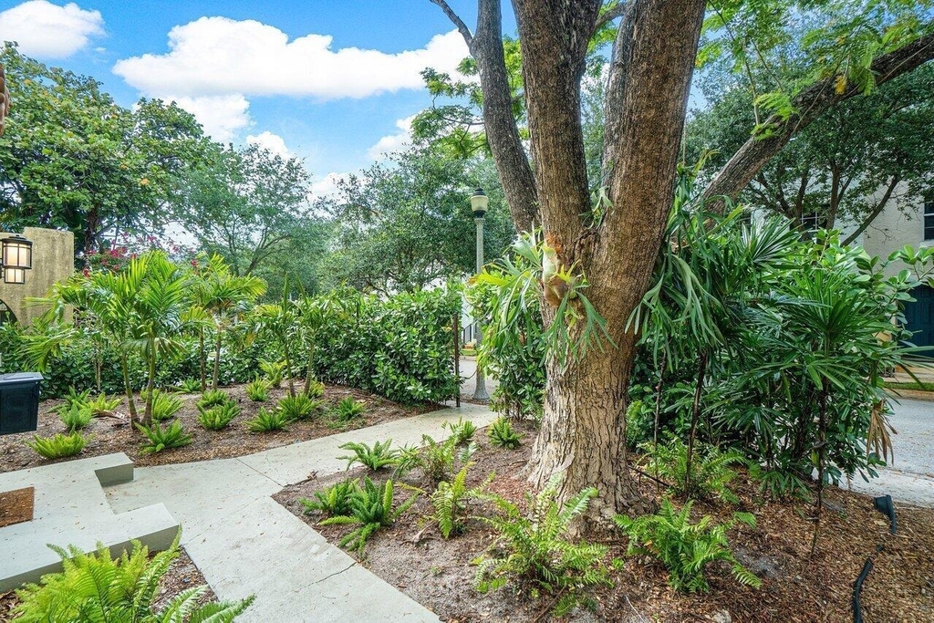 726 N Street - Photo 17