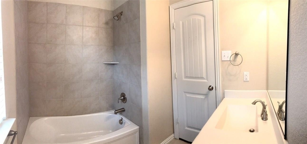 4700 Woodard Lane - Photo 7