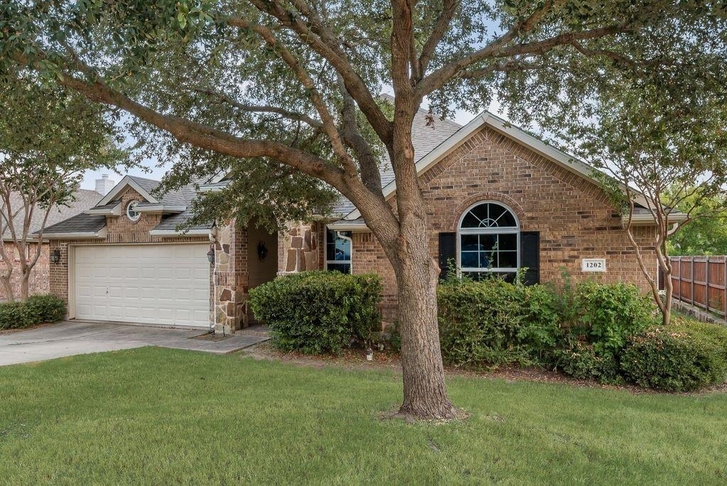 1202 Chestnut Hill Drive - Photo 0