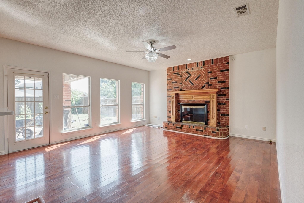 9118 Barton Creek Drive - Photo 3