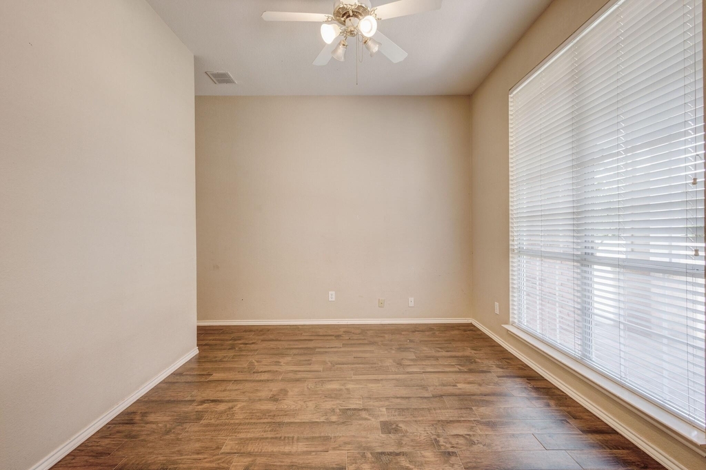 3200 Edgebrook Court - Photo 8