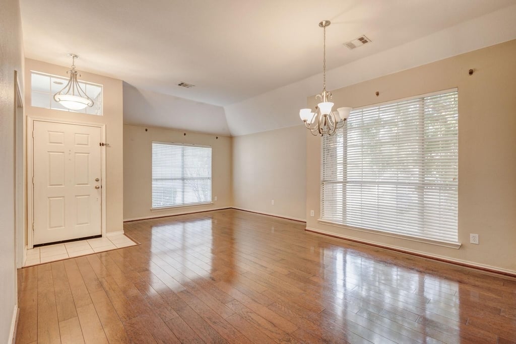 3200 Edgebrook Court - Photo 4