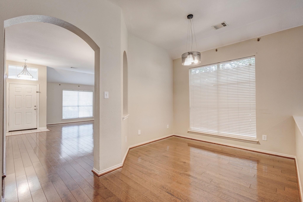 3200 Edgebrook Court - Photo 7