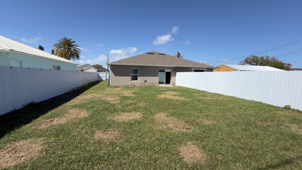 2507 Se Charleston Drive - Photo 18