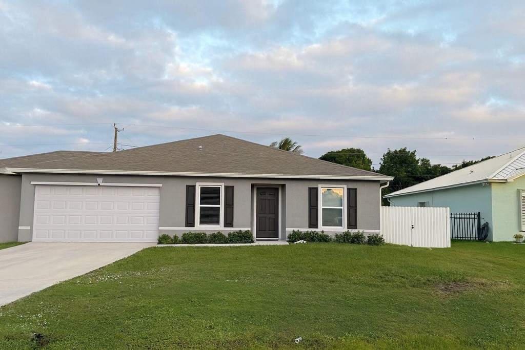 2507 Se Charleston Drive - Photo 1