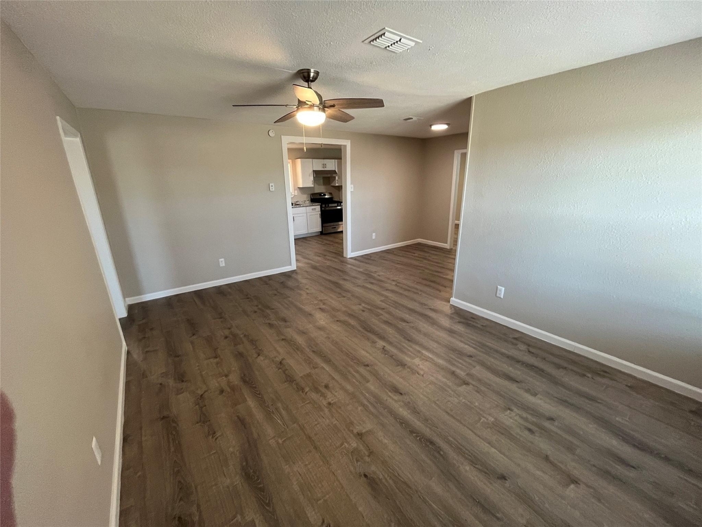 1843 Greendale Drive - Photo 3
