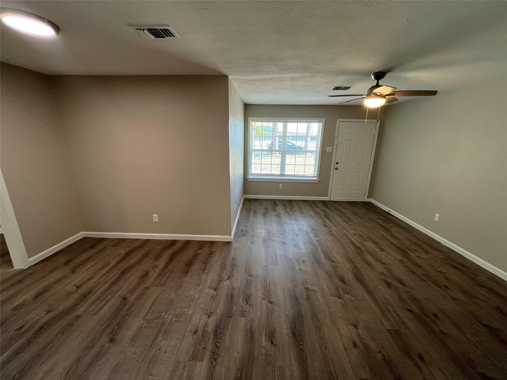 1843 Greendale Drive - Photo 4