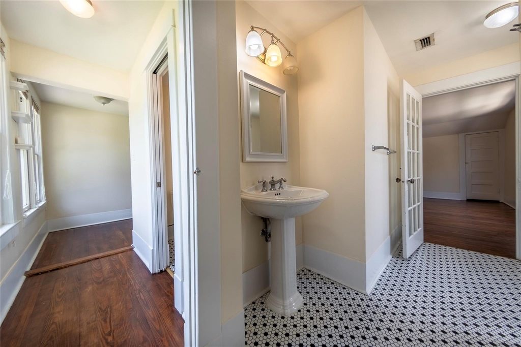 5336 Junius Street - Photo 4