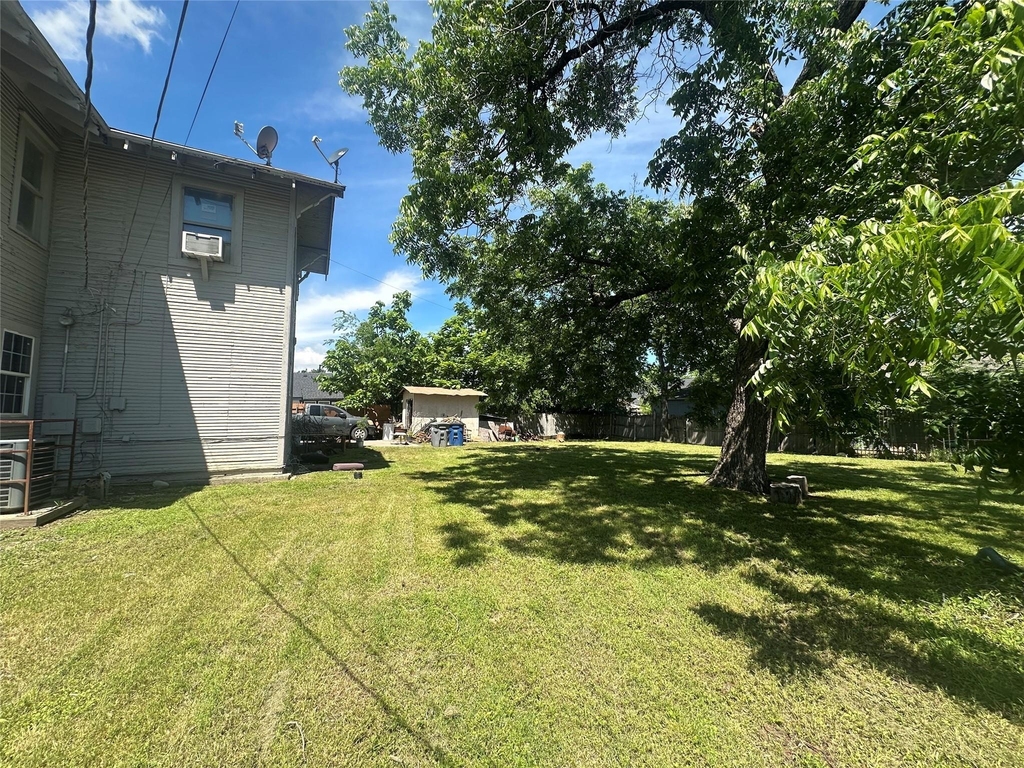 431 E 8th Street - Photo 14