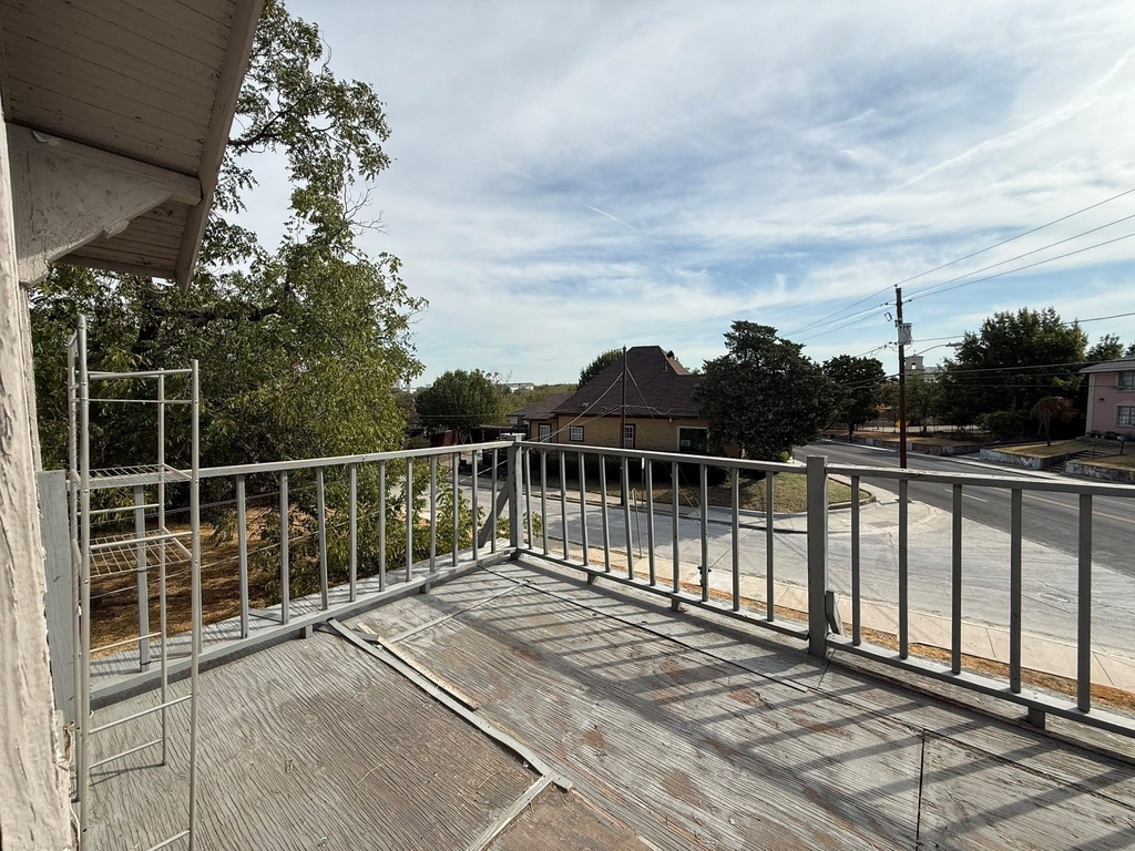 431 E 8th Street - Photo 10