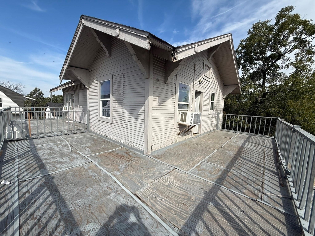 431 E 8th Street - Photo 11