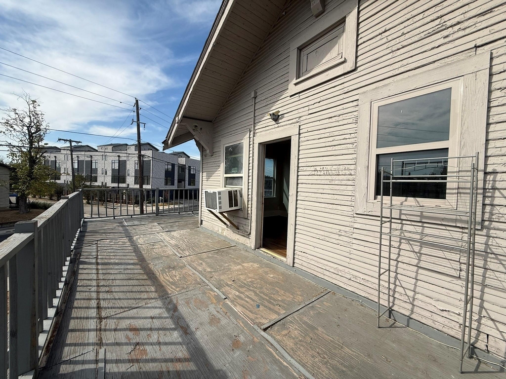 431 E 8th Street - Photo 12