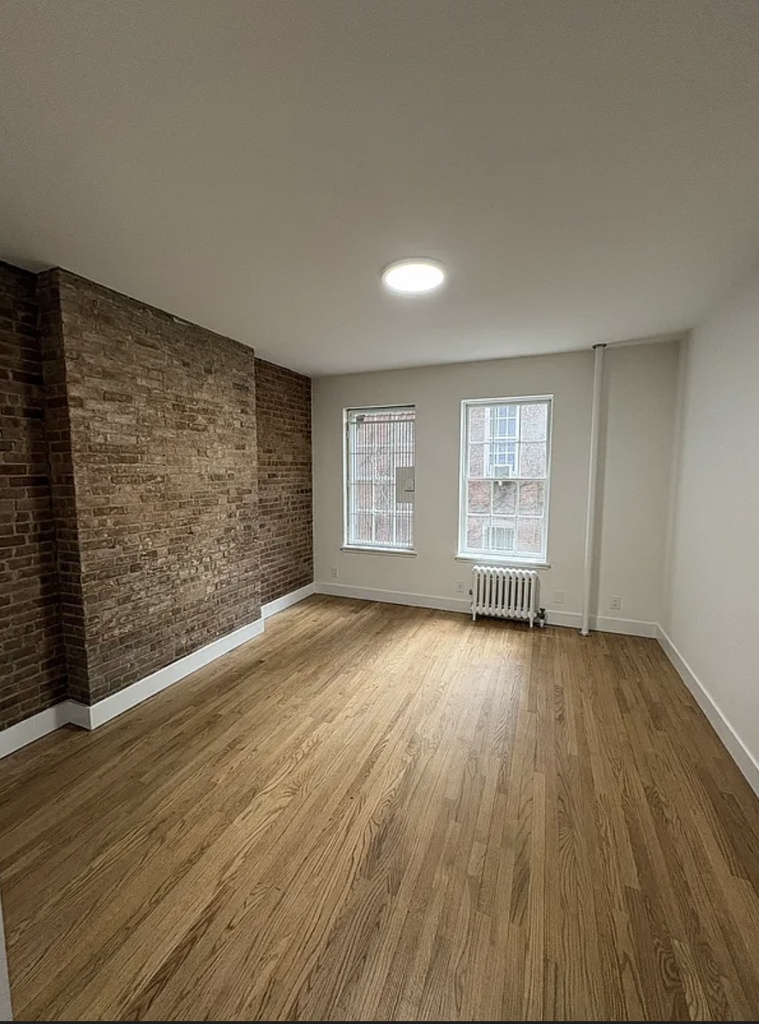 1705 1st Avenue - Photo 1