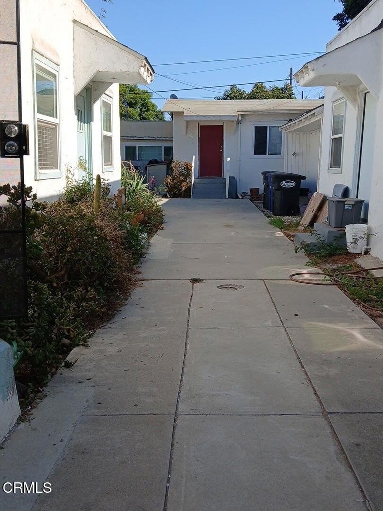 235 E Warner Street - Photo 0