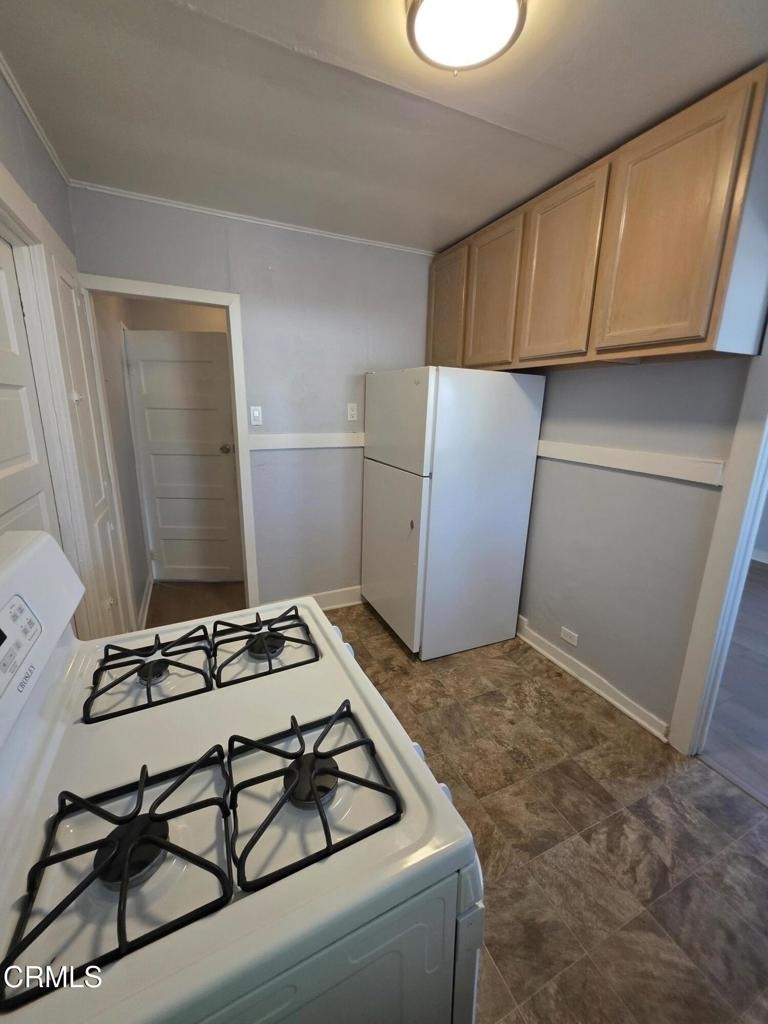 235 E Warner Street - Photo 4