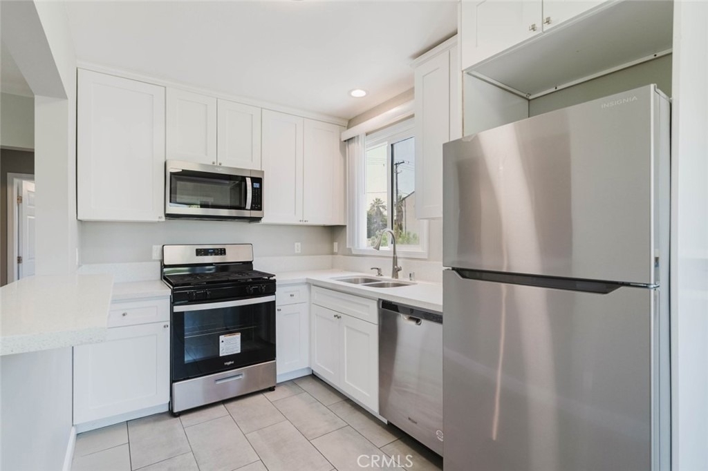 3002 W Victory Boulevard - Photo 11