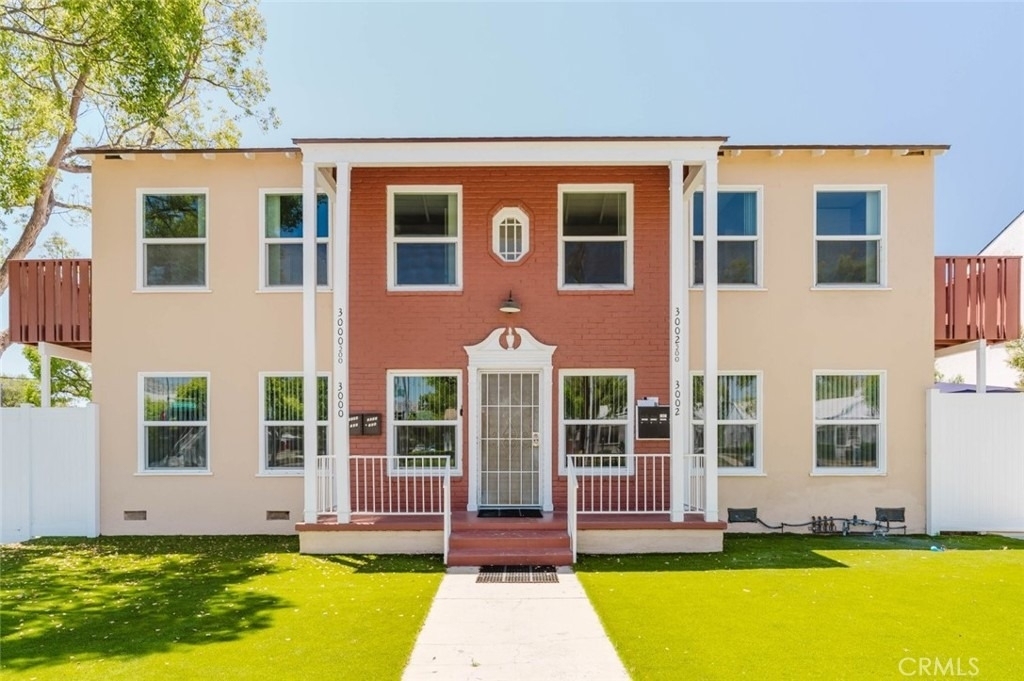 3002 W Victory Boulevard - Photo 1
