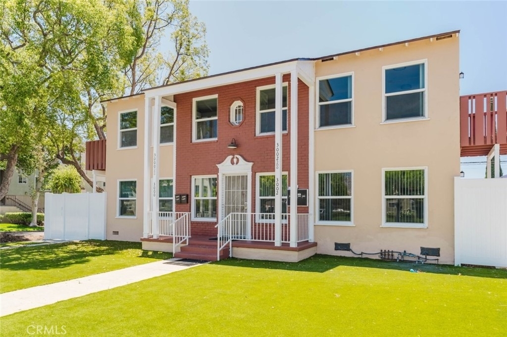 3002 W Victory Boulevard - Photo 2