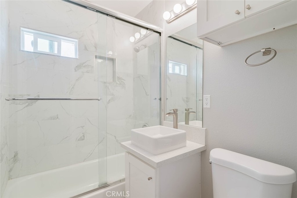3002 W Victory Boulevard - Photo 16