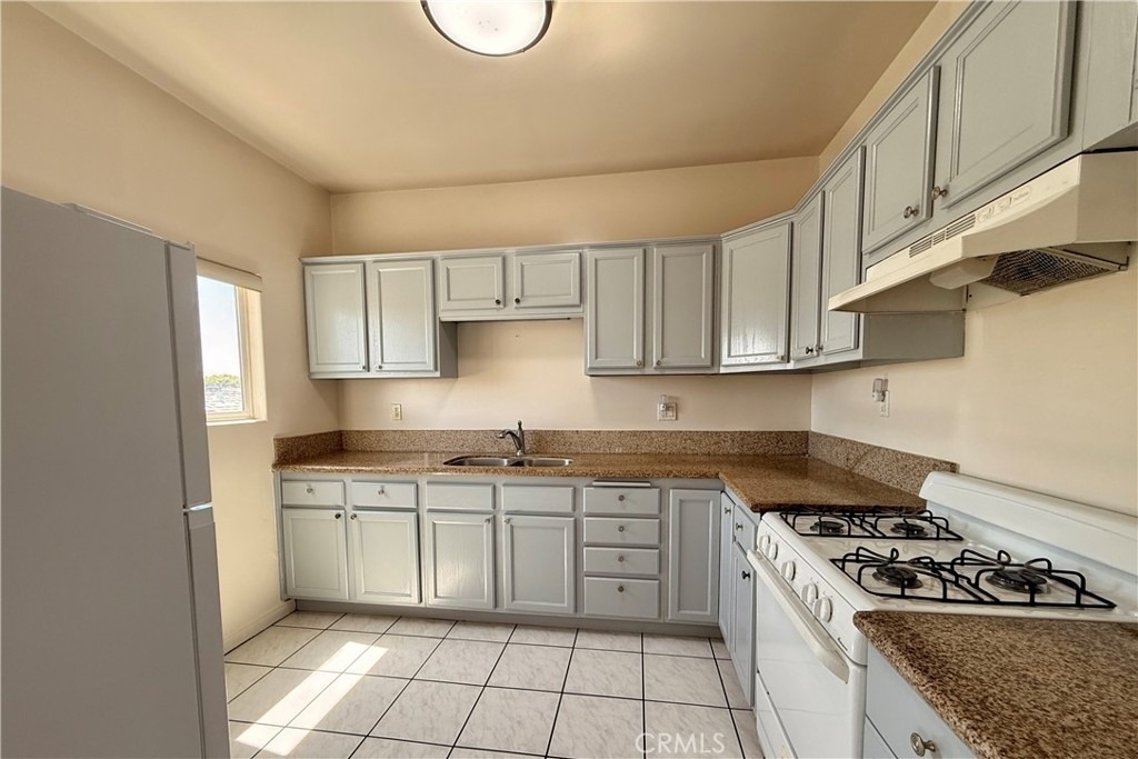 1335 N Alexandria Avenue - Photo 3