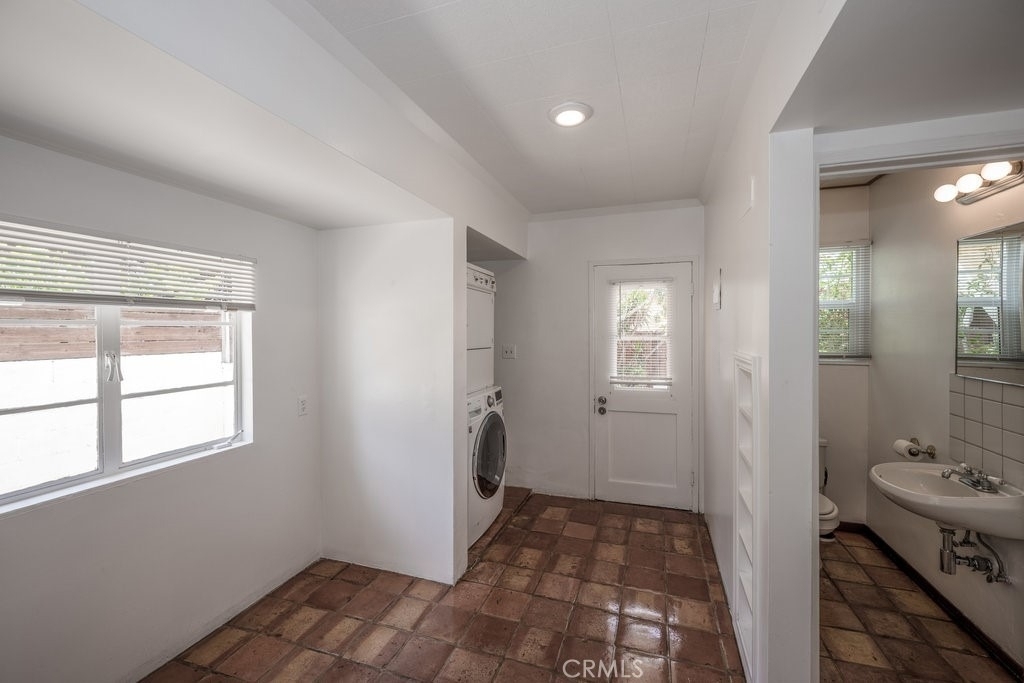 6229 Agnes Avenue - Photo 11
