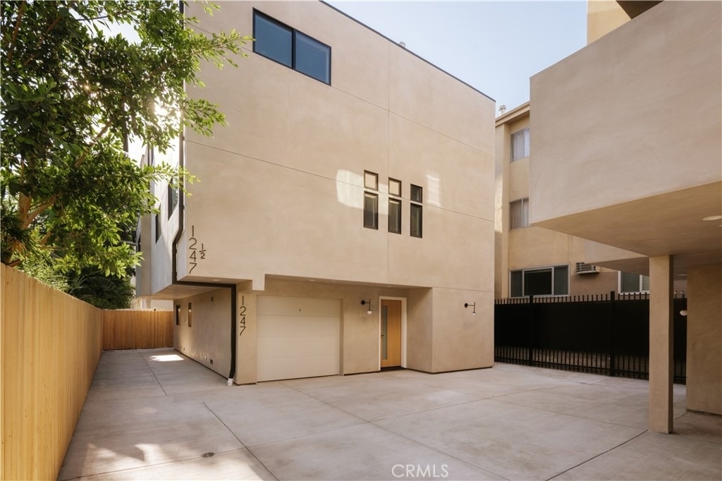 1247 Seward Street - Photo 17