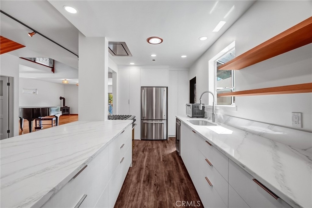 628 S Irena Avenue - Photo 3
