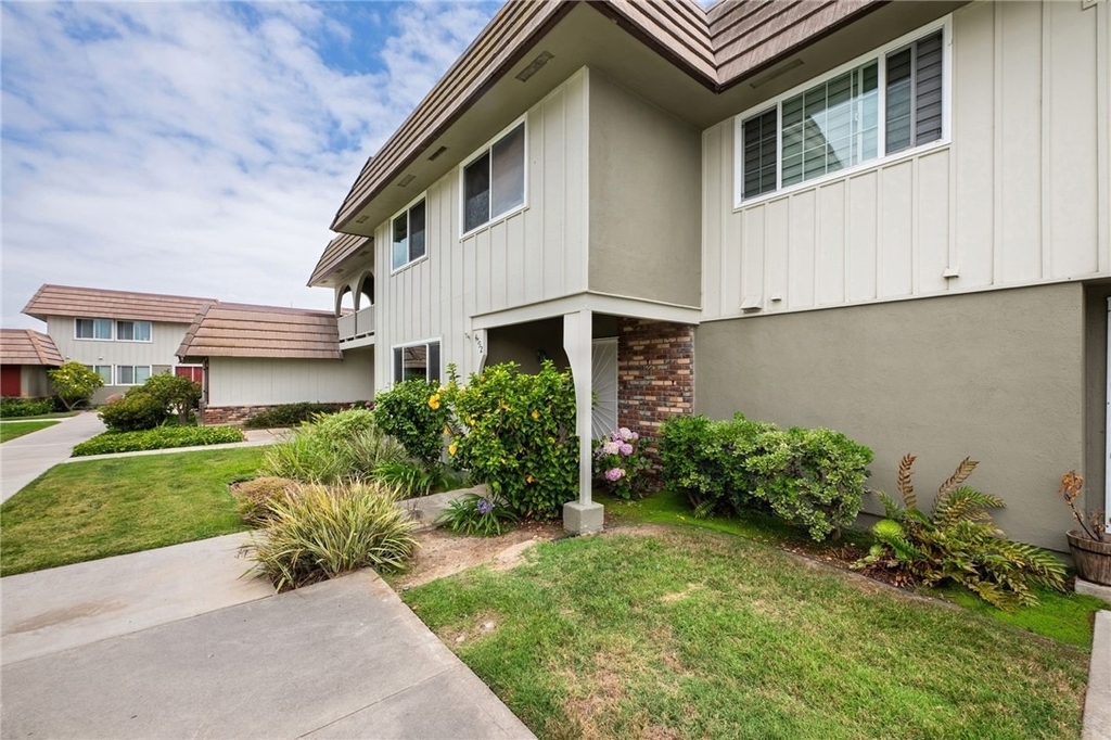 4792 Larwin Avenue - Photo 1